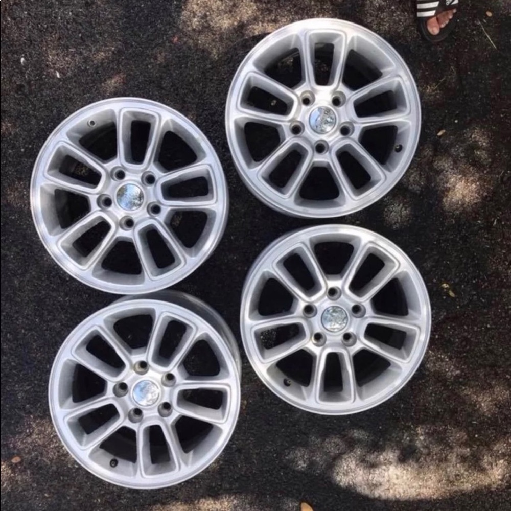 Silver Aluminum Jeep Branded Rims